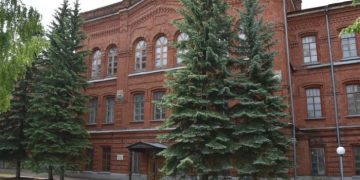 Пешеходную зону у исторического здания в Ульяновске сделали светлее