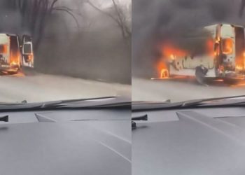 Маршрутка дотла выгорела на дороге в Ульяновске: спасли 13 пассажиров