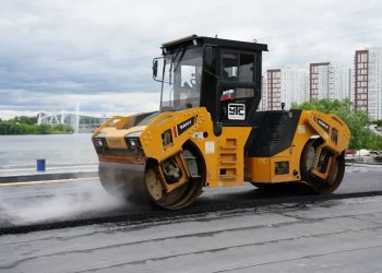 На мосту Шевченко-Смычки в Ульяновске начали укладывать асфальт