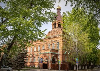 Кресты и купол вернулись на колокольню Симбирского духовного училища