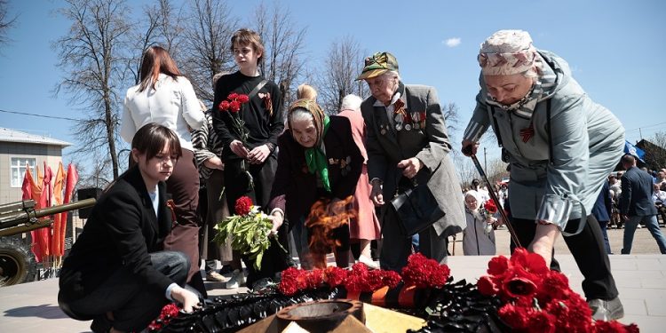 Вечный огонь в Кузоватово перевели на постоянное горение: фото