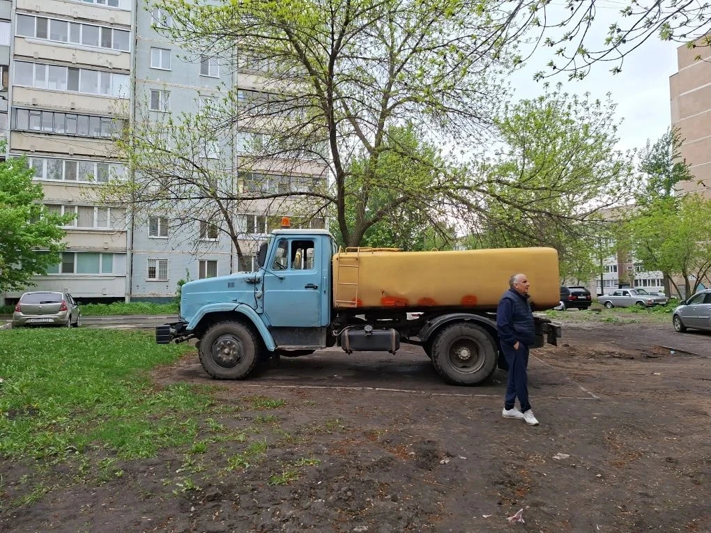 До 20:00 без воды: жителям Засвияжья привозят техническую