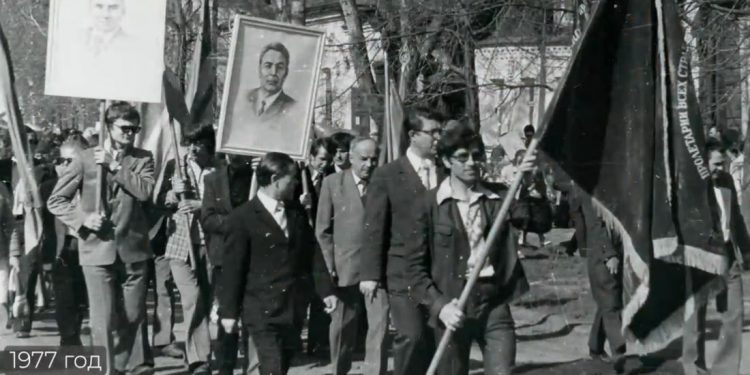 Минкульт показал, как проходили первомайские демонстрации в Ульяновске времён СССР