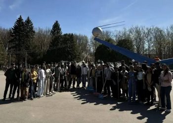 Индийские студенты помогли прибраться в ульяновском парке «Семья»