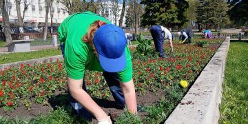 Более 12 000 цветов высадили за день в Ульяновске специалисты Горзеленхоза