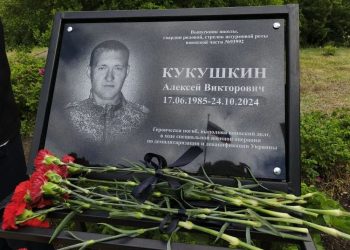 В Николаевской школе открыли мемориальную доску в память о погибшем на СВО выпускнике