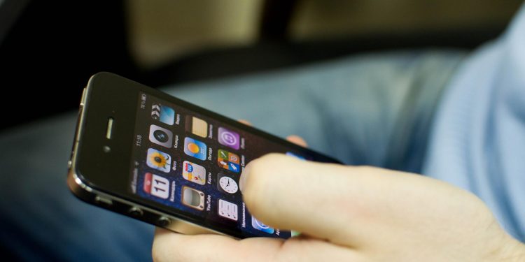 21-летний димитровградец оформлял на знакомых девушек дорогие телефоны