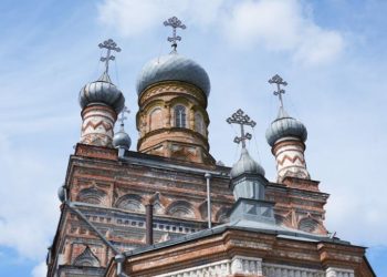 Движение в Мостовой ограничат на два часа из-за крестного хода со святыней