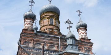 Движение в Мостовой ограничат на два часа из-за крестного хода со святыней