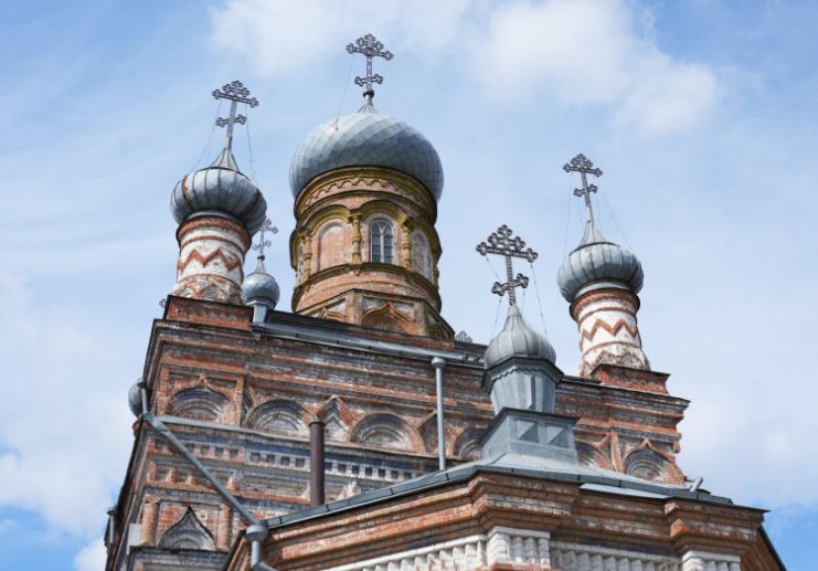 Движение в Мостовой ограничат на два часа из-за крестного хода со святыней