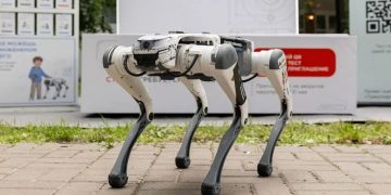 В ульяновском парке демонстрируют собаку-робота