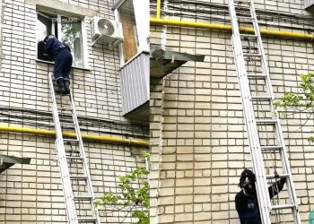 Ульяновские спасатели проникли через окно второго этажа — помочь пенсионерке