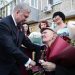 103-летний ветеран Иван Гуськов из Ульяновска принял парад у своего дома
