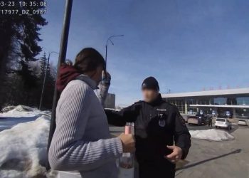 Пензячка устроила дебош на вокзале в Ульяновске и напала на полицейского