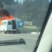 На съезде с Президентского моста в Ульяновске сгорел микроавтобус