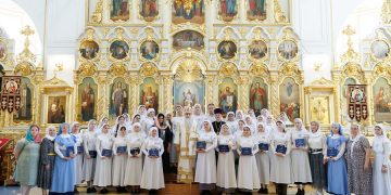 Митрополит Лонгин вручил свидетельства новоиспечённым сёстрам милосердия