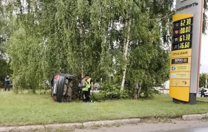 Hyundai Sonata опрокинулась в кювете под Новоульяновском — водитель погиб