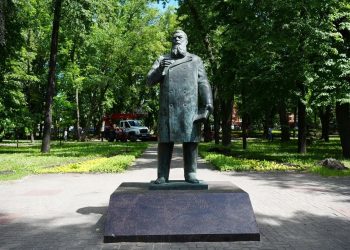 В сквере Яковлева впервые за 15 лет началась реконструкция уличного освещения