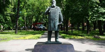 В сквере Яковлева впервые за 15 лет началась реконструкция уличного освещения