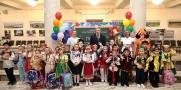 25 ульяновских первоклассников получили подарки из рук губернатора