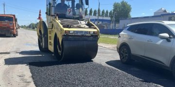 Асфальтогранулят вместо гравия: как в Ульяновске отсыпают грунтовые дороги