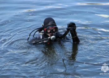 В Чердаклах на озере Попово спасатели достали из воды утопленника