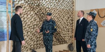 Заключённые ИК-9 изготовили маскировочные сети для бойцов СВО