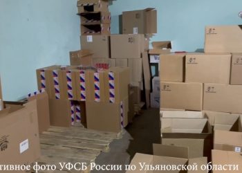 На подпольном складе в Ульяновске ФСБ изъяла контрафактные сигареты на ₽45 млн