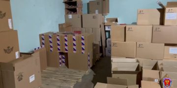 На подпольном складе в Ульяновске ФСБ изъяла контрафактные сигареты на ₽45 млн