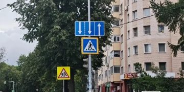 На перекрёстке Терешковой и Полбина обновили дорожные указатели