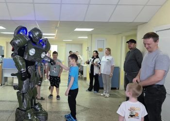 Хоккеисты ульяновской «Волги» навестили детей в областной детской больнице