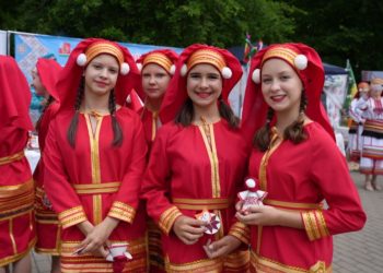 Во «Владимирском саду» Ульяновска отпраздновали мордовский «Шумбрат»