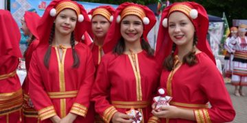 Во «Владимирском саду» Ульяновска отпраздновали мордовский «Шумбрат»