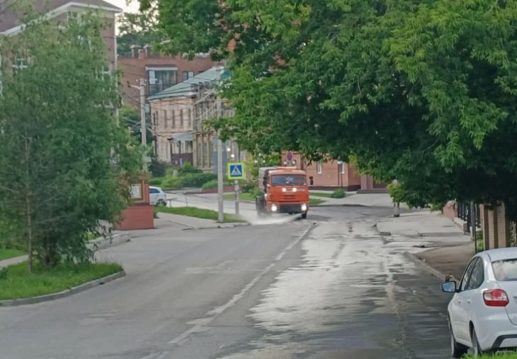 В Ульяновске усилили увлажнение дорог из-за жары