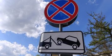 На Песках ограничили остановку и пригрозили эвакуатором