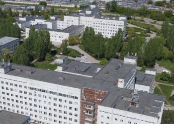 В фойе ульяновской поликлиники умер посетитель