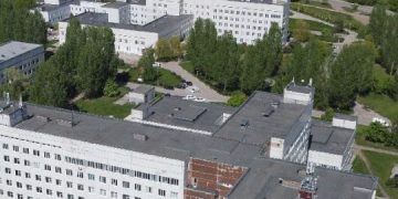 В фойе ульяновской поликлиники умер посетитель