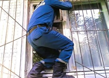 Ульяновская пенсионерка не смогла выйти из ванной — на помощь пришли спасатели