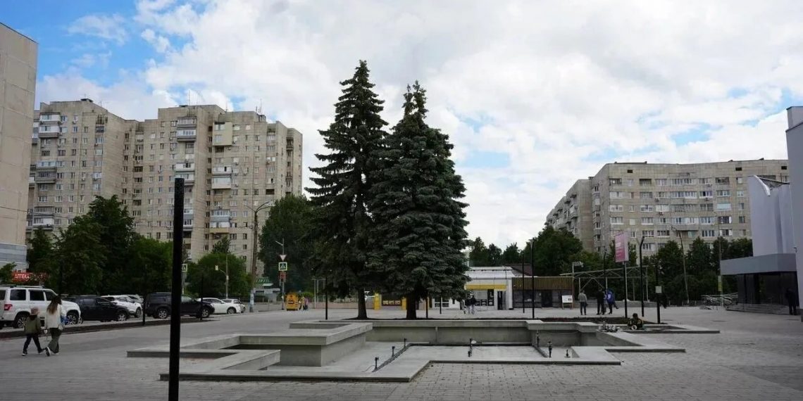 Фонтан, плитка и подсветка: как преобразилась площадь у ДК «Руслан»