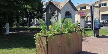 На бульваре Гончарова в Ульяновске впервые появились деревянные кашпо с цветами