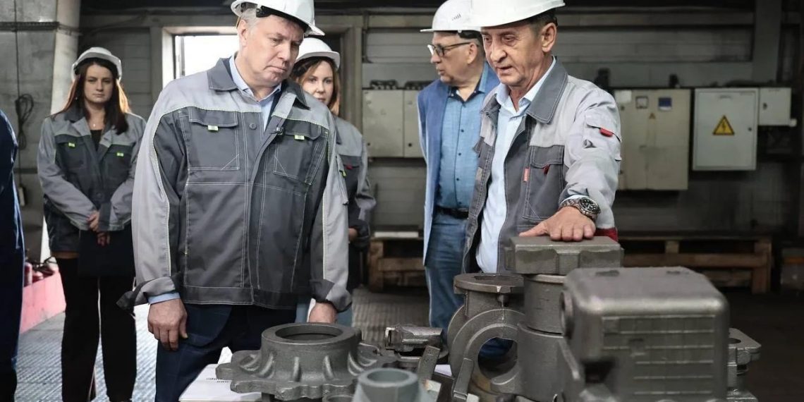 Русских оценил результаты модернизации на заводах «Промо-Консалтинг» и «Памир»