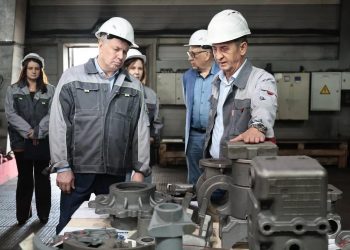 Русских оценил результаты модернизации на заводах «Промо-Консалтинг» и «Памир»
