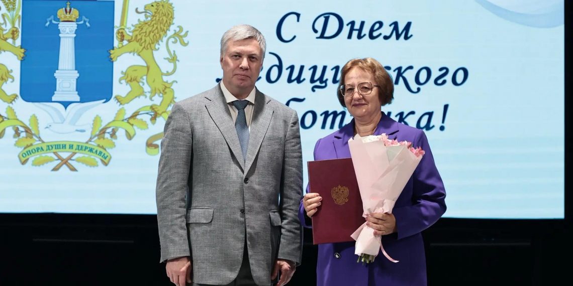 Губернатор и министр здравоохранения вручили награды лучшим ульяновским медикам