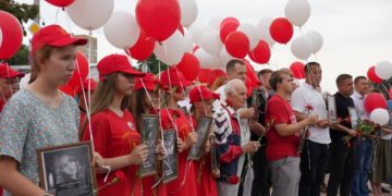 Ульяновцы почтили память погибших детей Донбасса акцией на площади 30-летия Победы