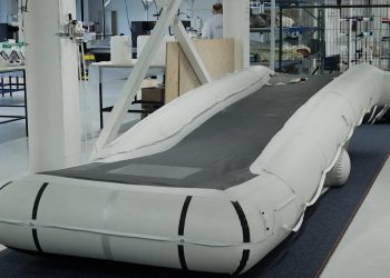 Ульяновское предприятие наладило выпуск аварийных трапов для отечественных самолётов
