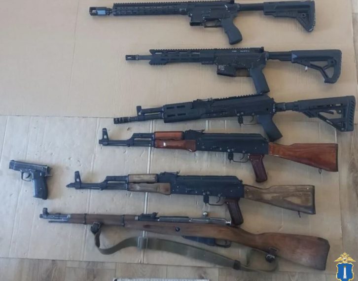 Полицейские нашли в квартире ульяновца 1373 патрона и 7 единиц оружия