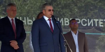 В УлГУ прошёл выпускной с премьером