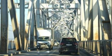 Императорский мост остаётся открытым: ремонт перенесён на следующие выходные