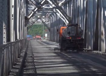 На Императорском мосту в Ульяновске уложили более 500 тонн асфальта