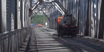 На Императорском мосту в Ульяновске уложили более 500 тонн асфальта